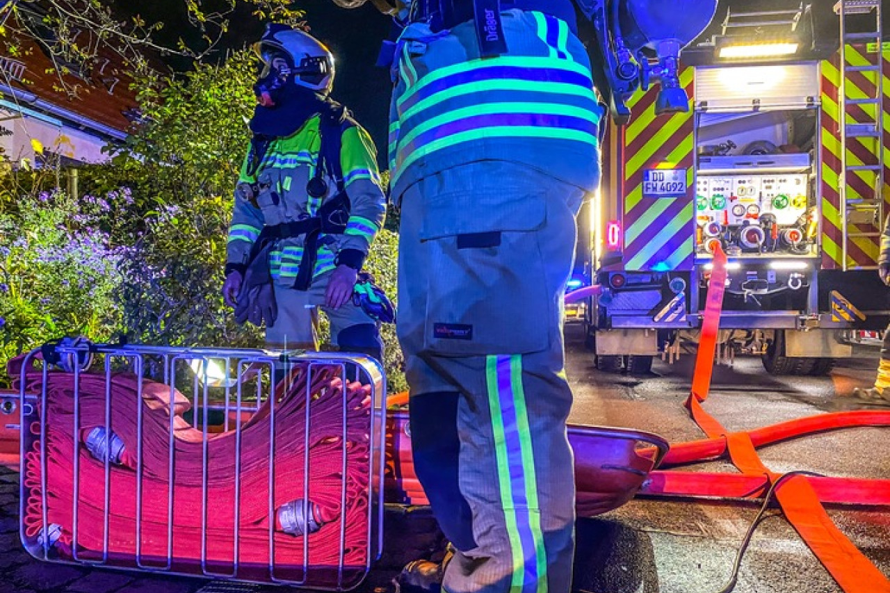 Drama in Dresden: Lkw-Unfall mit Straßenbahn – Verletzte und große Rettungsaktion!