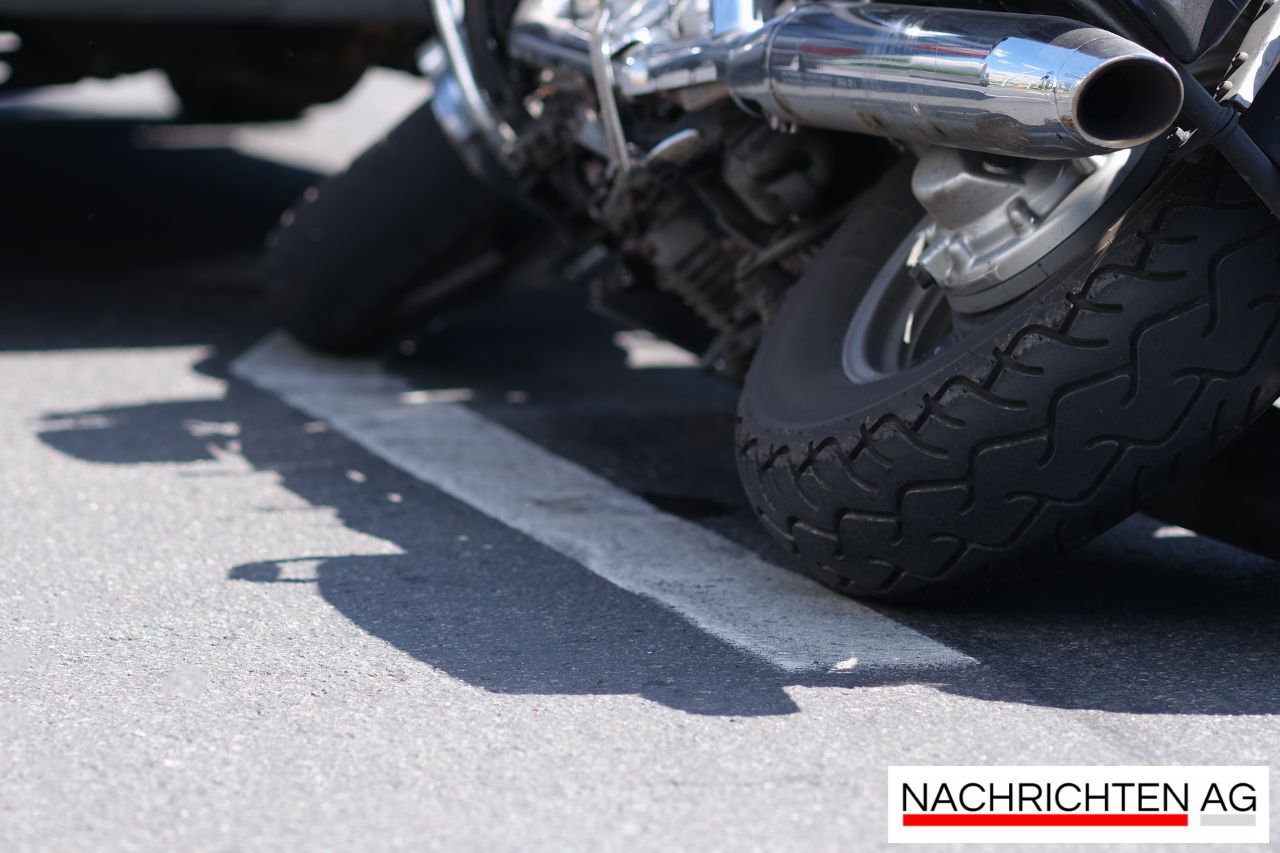 Motorradraser ohne Helm: Fahrer flüchtet vor Polizei in Leipzig!
