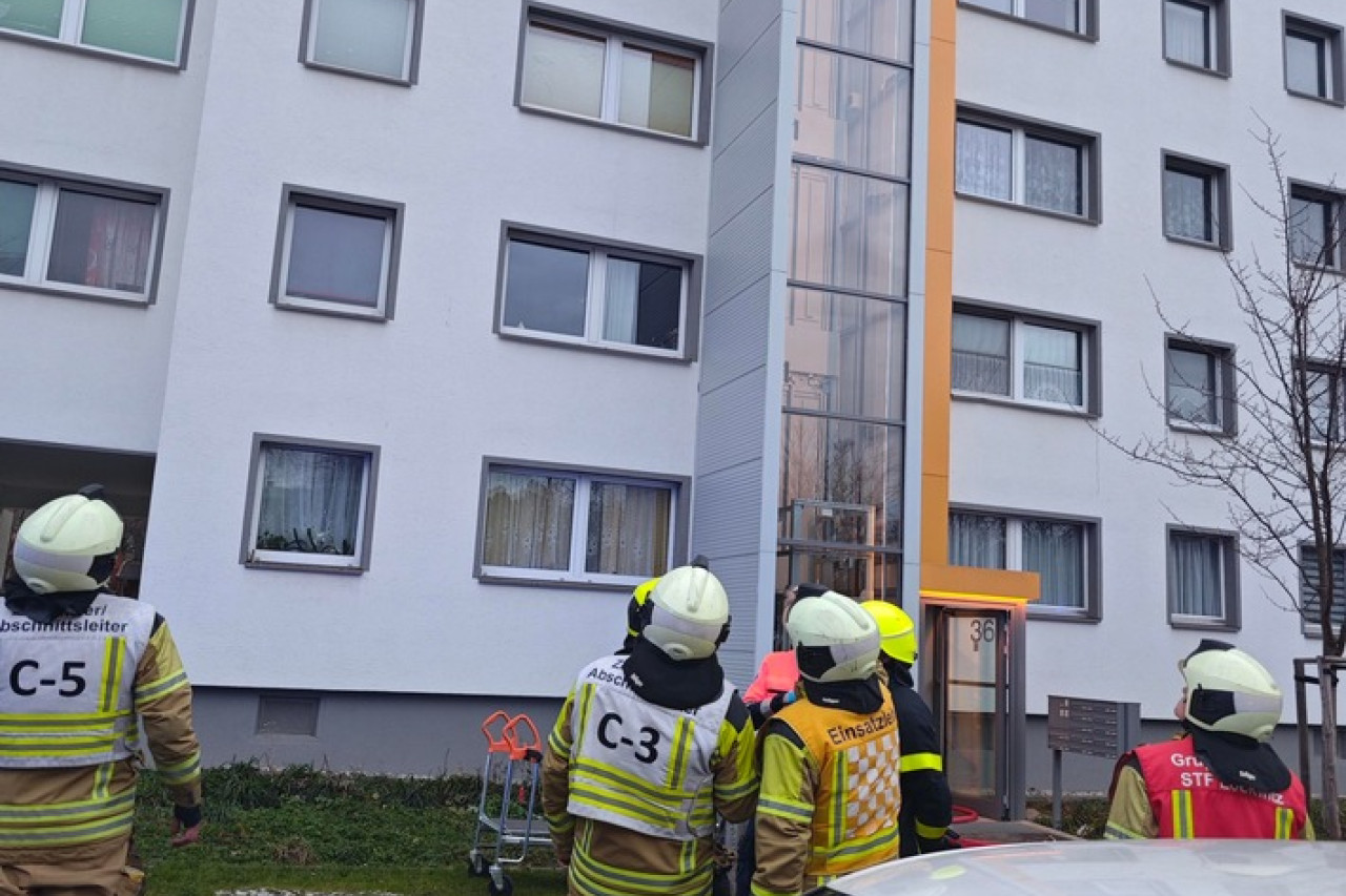 Großbrand in Prohlis: Feuerwehr rettet Zehn Personen aus dem Inferno!
