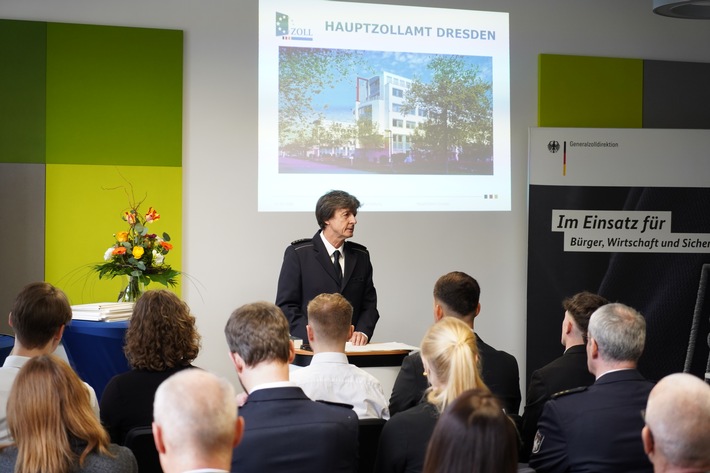 Dresden begrüßt zwölf neue Zoll-Auszubildende: Startschuss für Karriere!