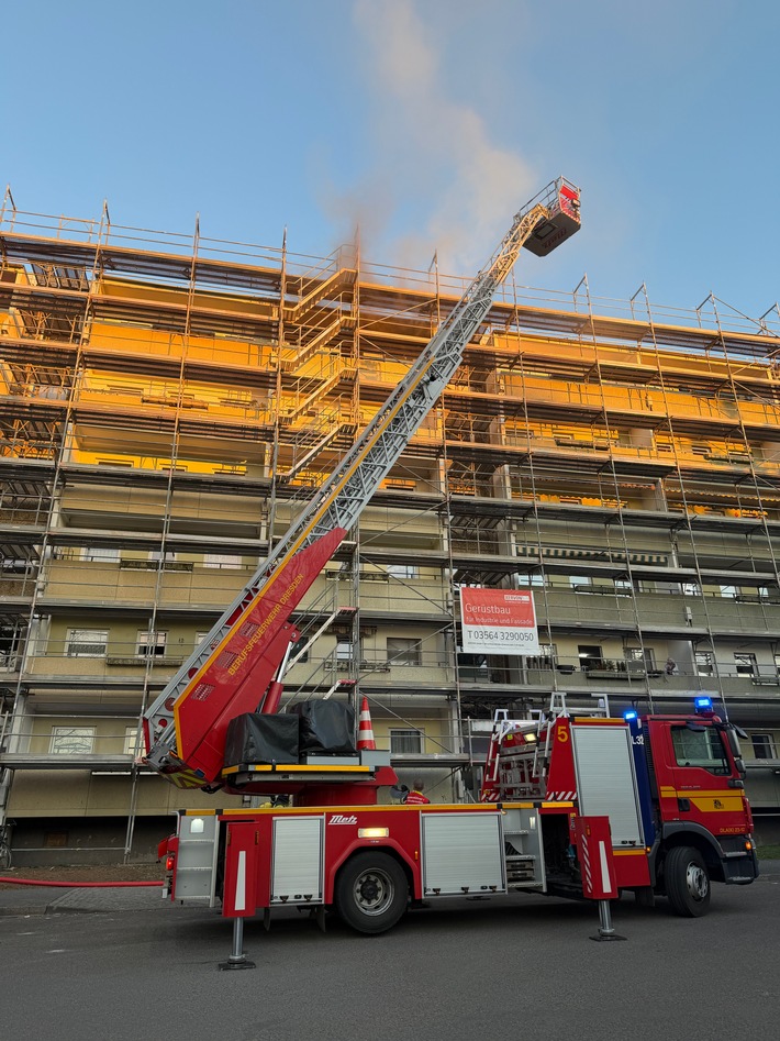 Dresden im Ausnahmezustand: Großbrand in Mehrfamilienhaus gelöscht!